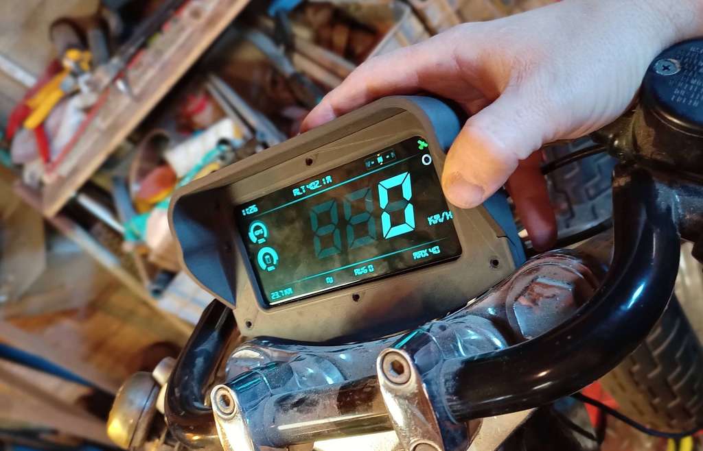 Speed meter for motorcycle ls 650 Suzuki with a Samsung A40