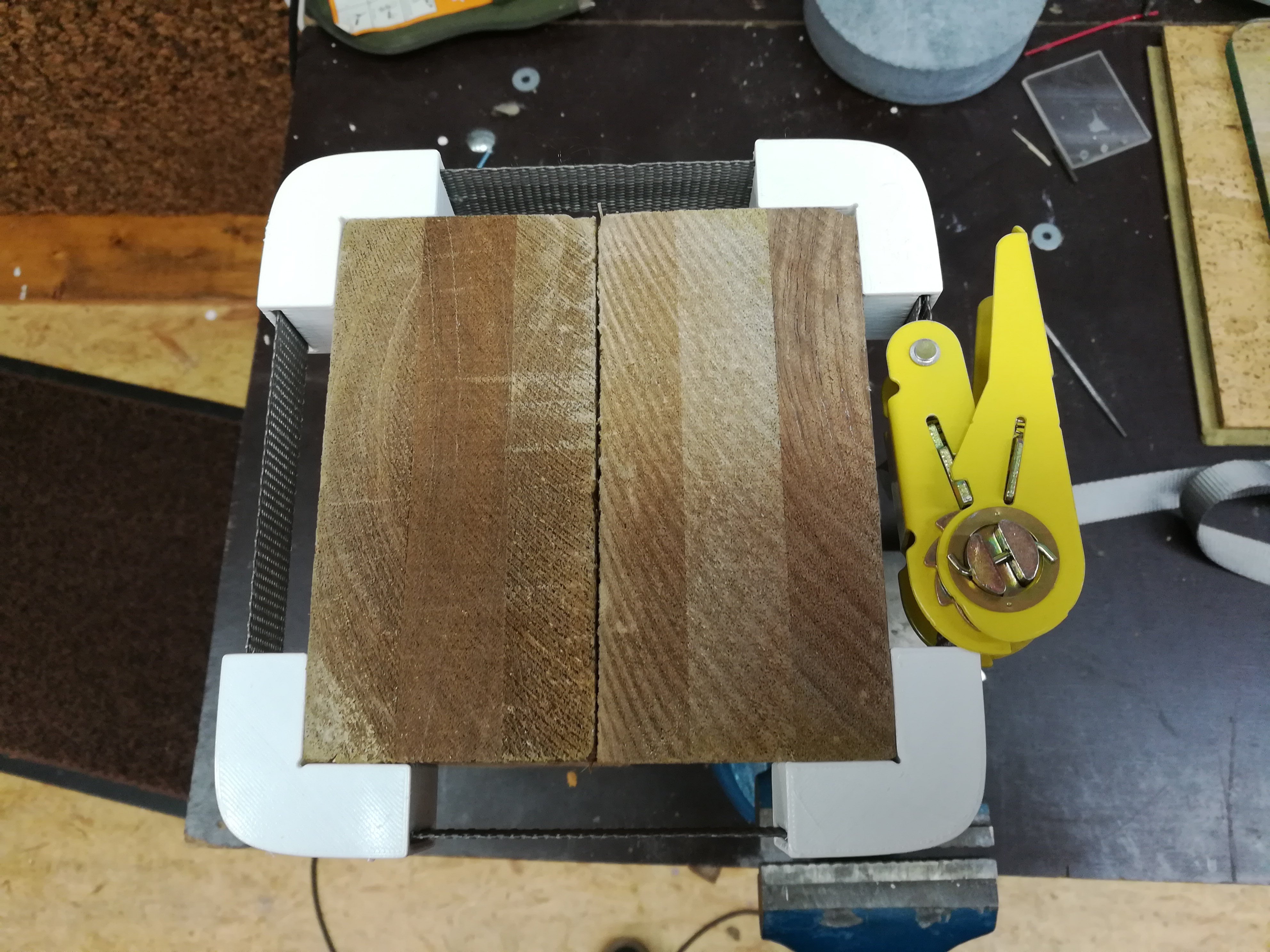 Band tensioner with various miters