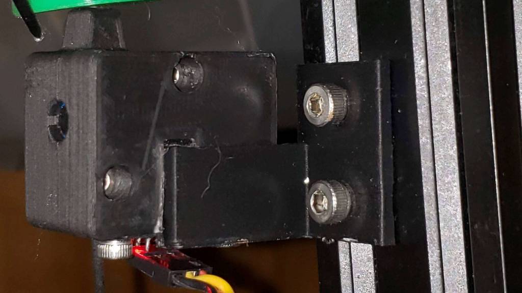 Filament monitor mounting bracket for 2020 rail