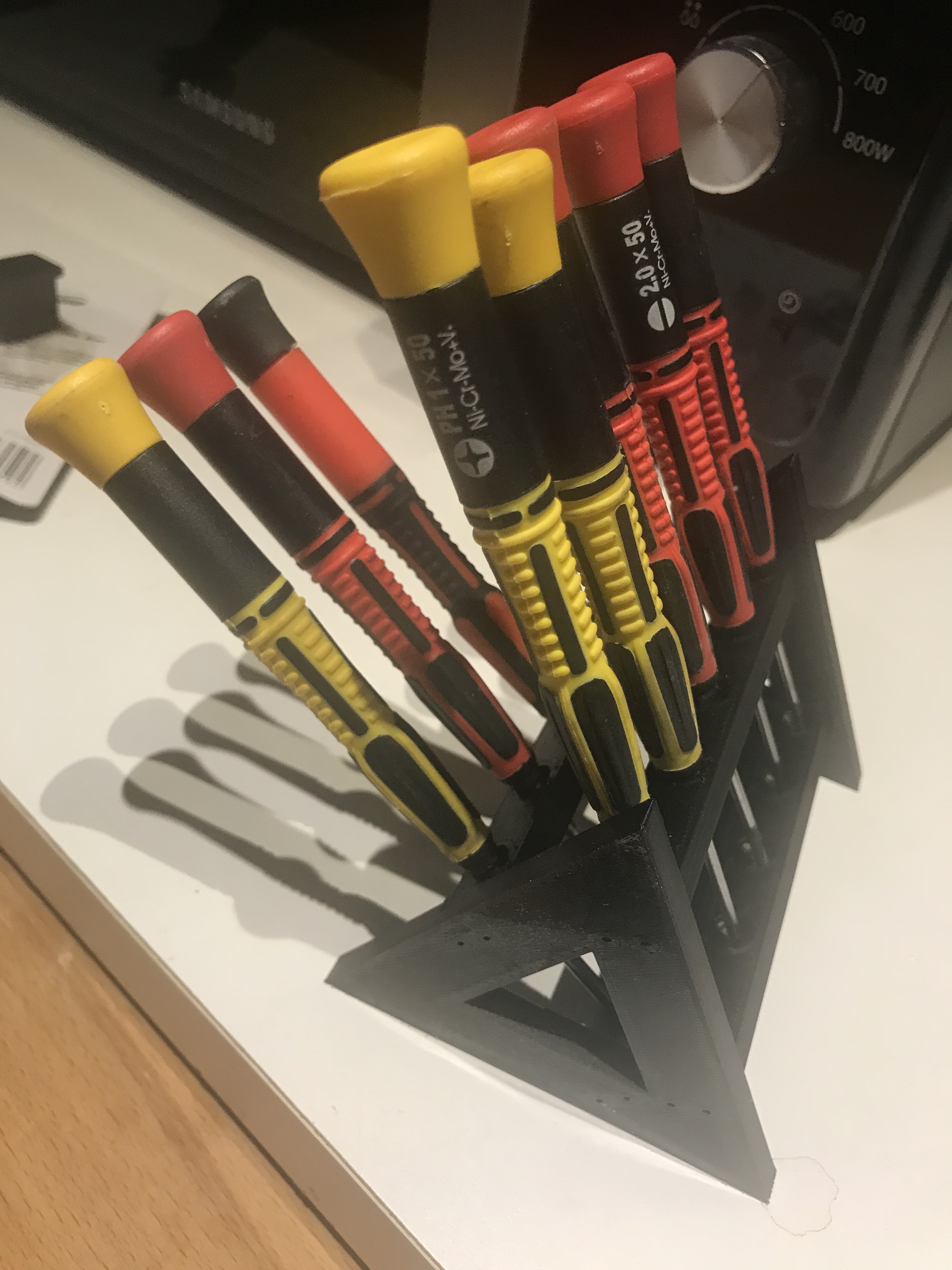 Simple screwdriver stand