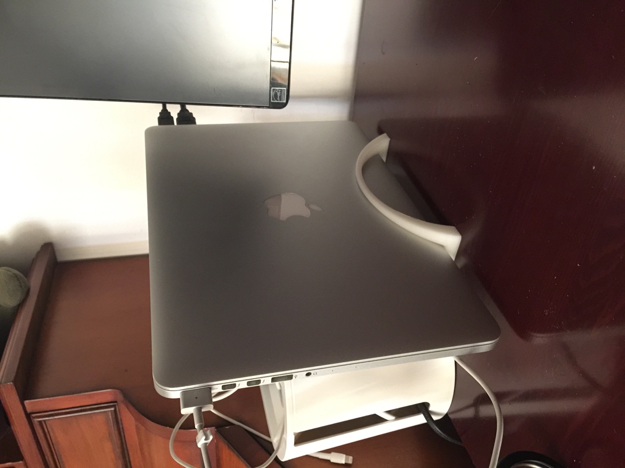 Simple arch MBP stand