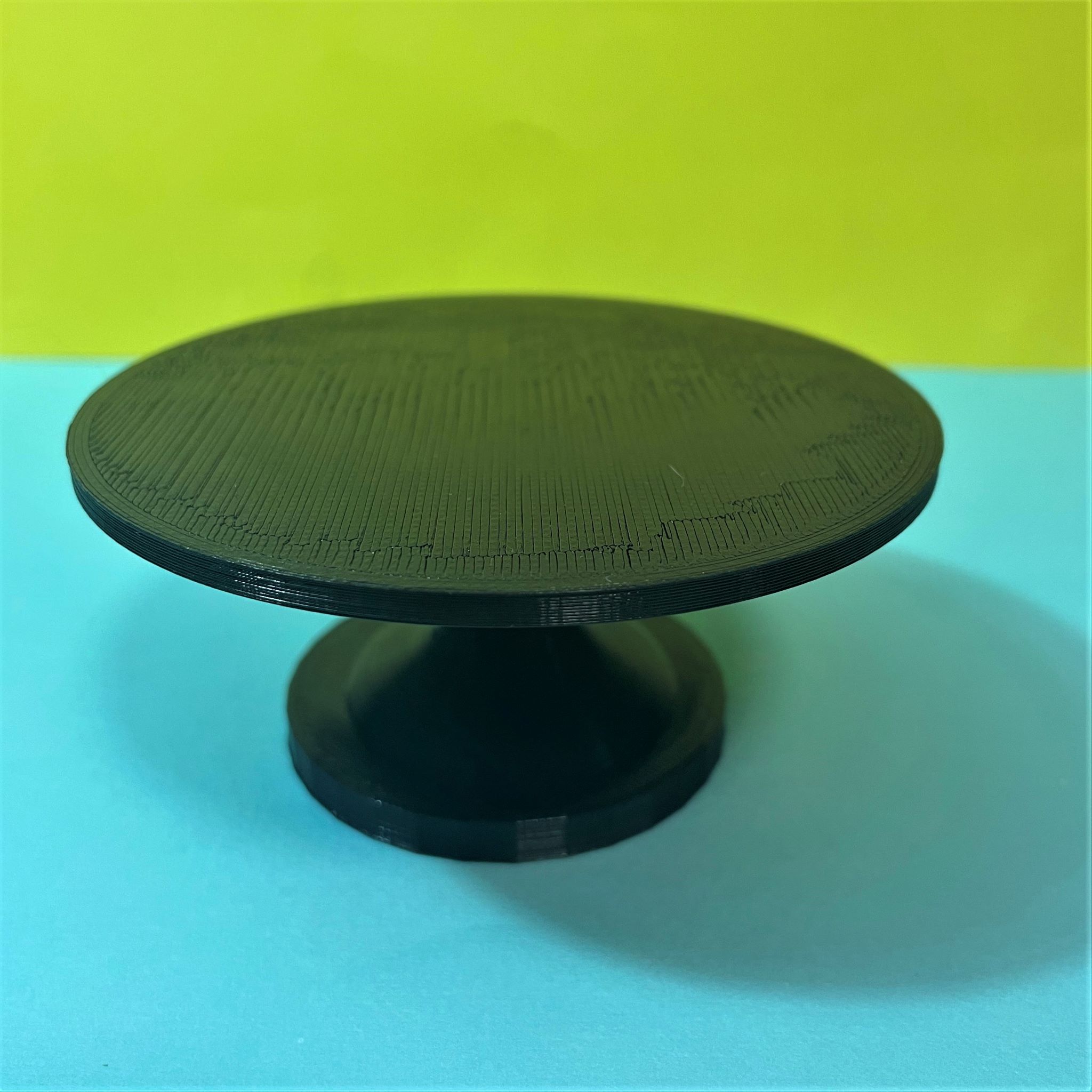 Simple turntable for miniature painting