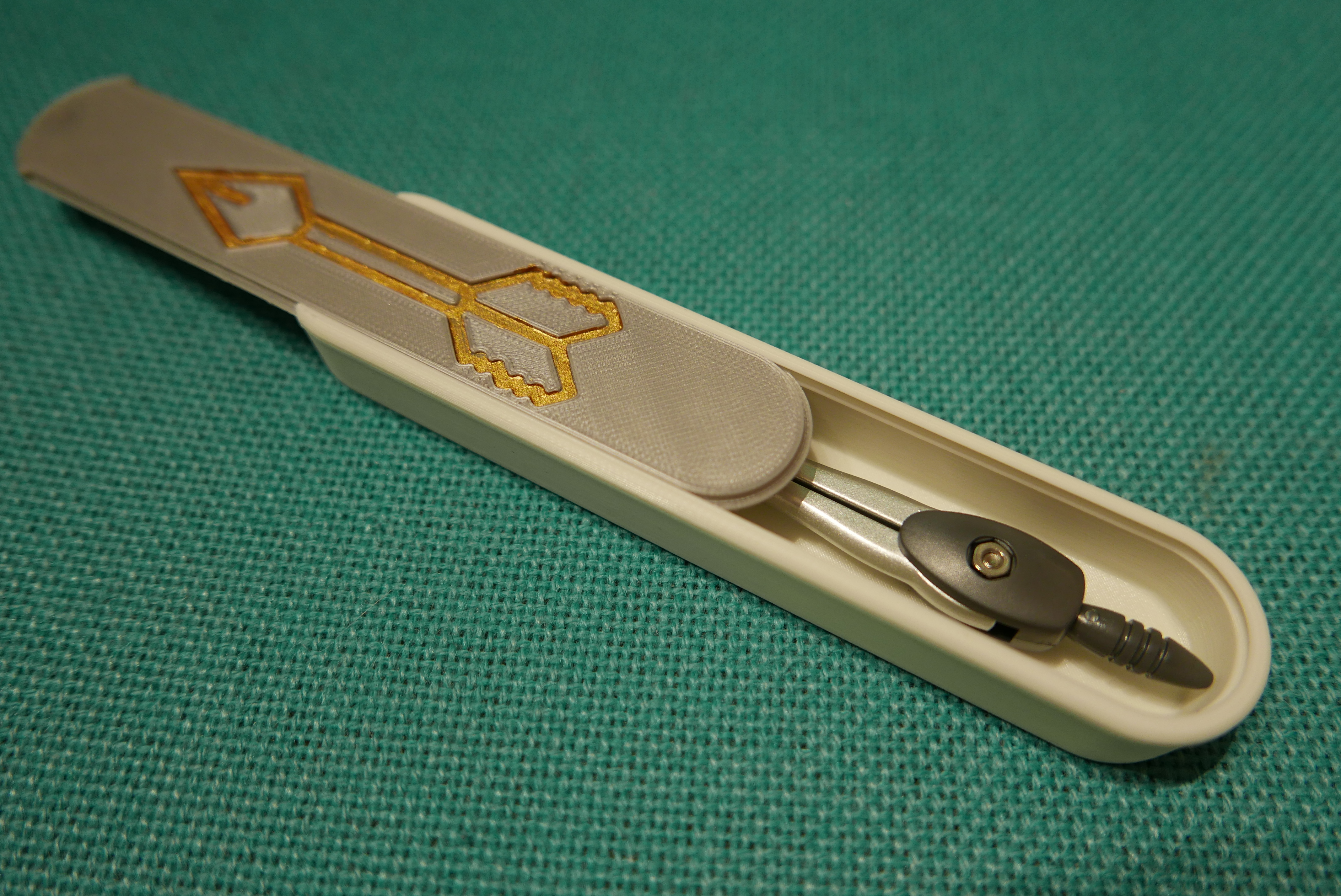 Small compasses case
