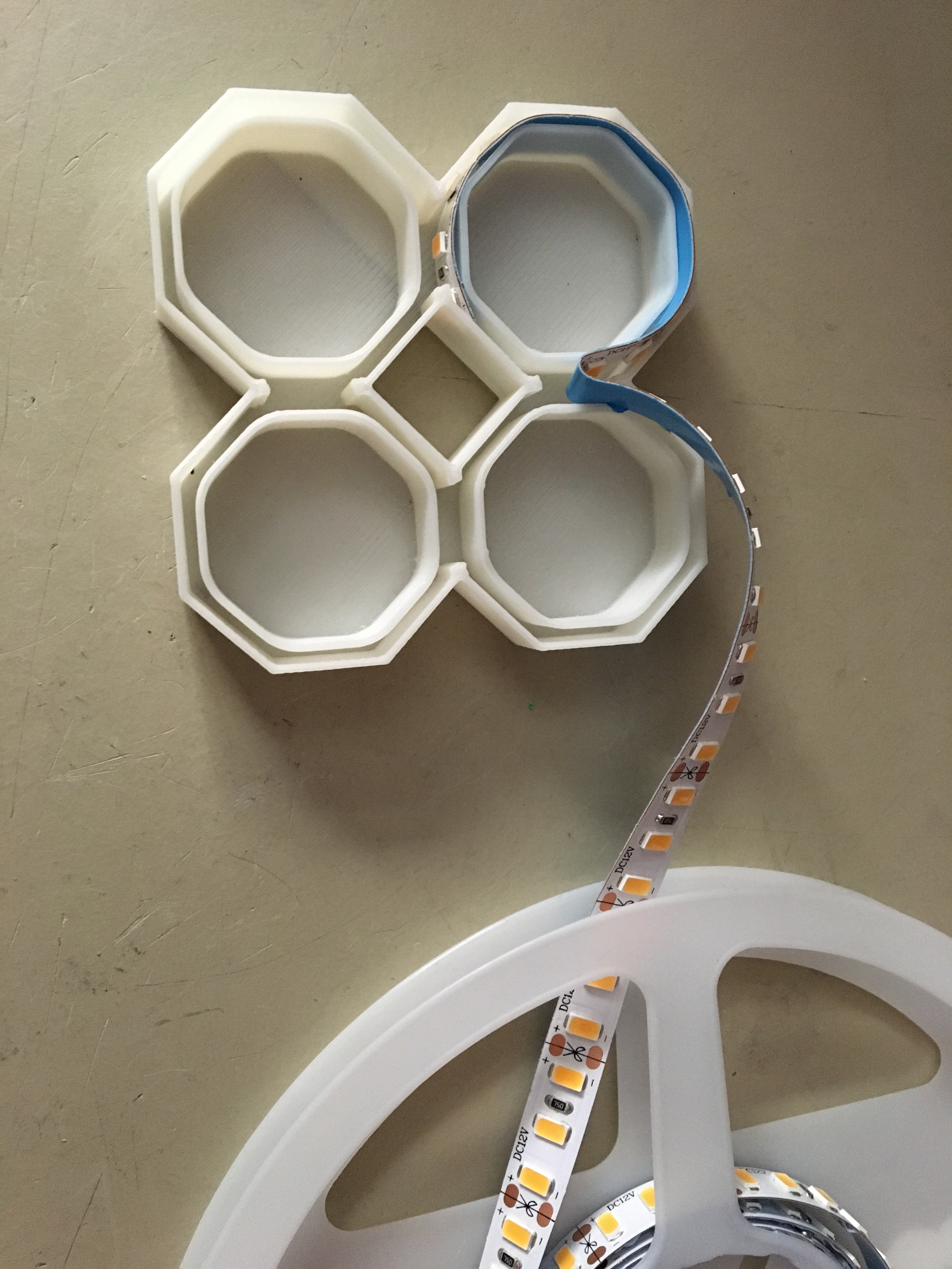 Bienenwaben LED-Stripe Lampensystem (Honeycomb Light)
