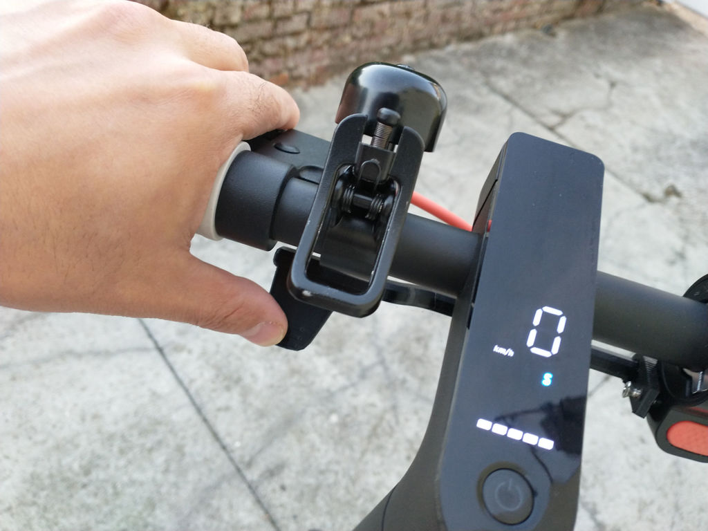 Dual throttle control for Xiaomi Mi scooter
