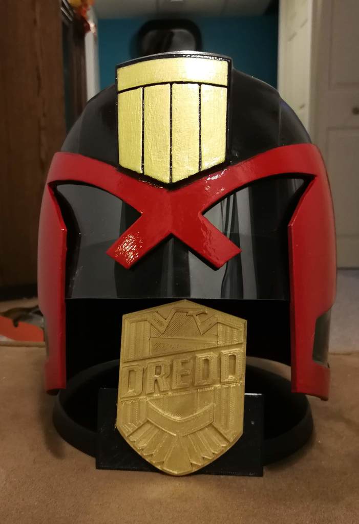 Judge Dredd helmet in 3 parts 