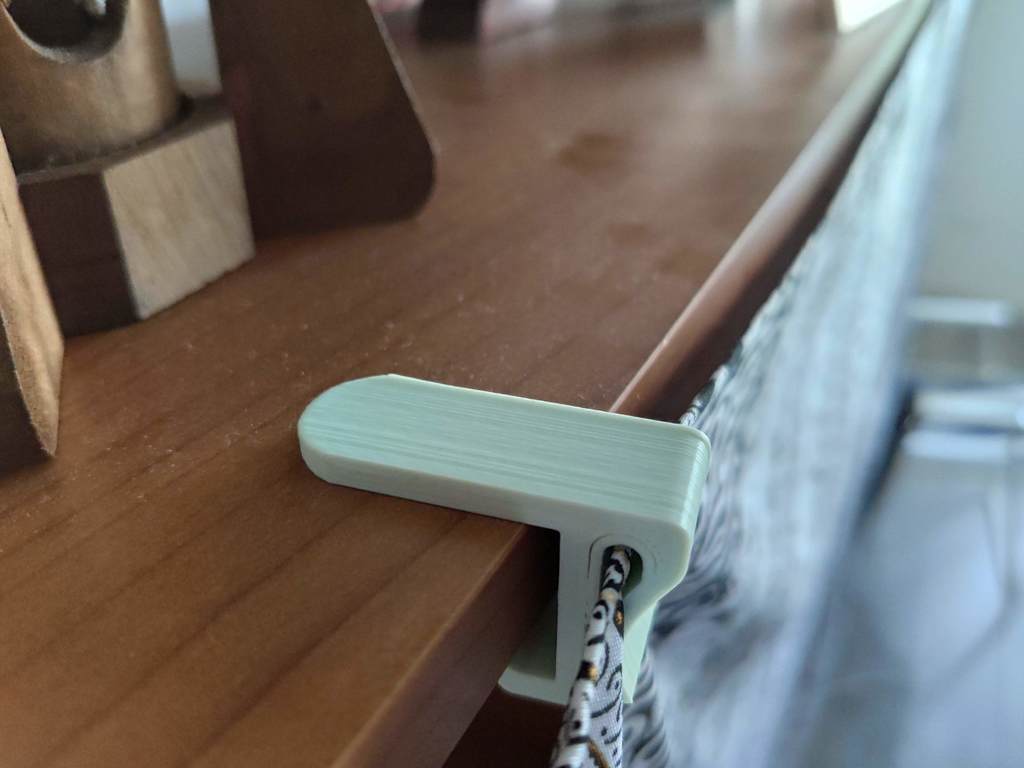 Table clip towel holder