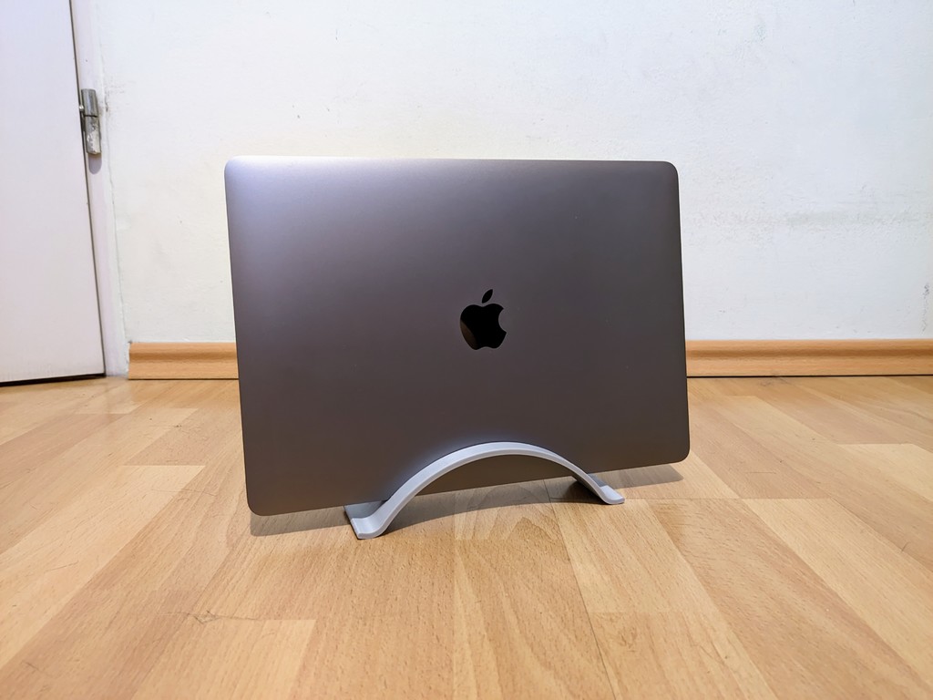 MacBook Air M1 Vertical Stand