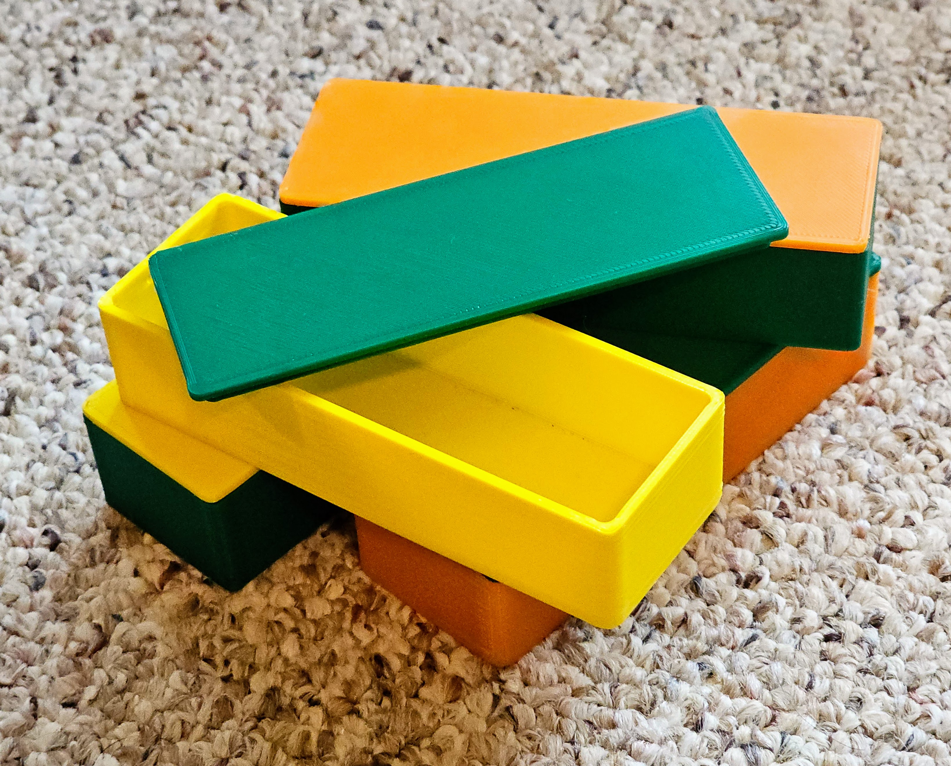 Box w/snap-in lid (for pocket knives, other random things)