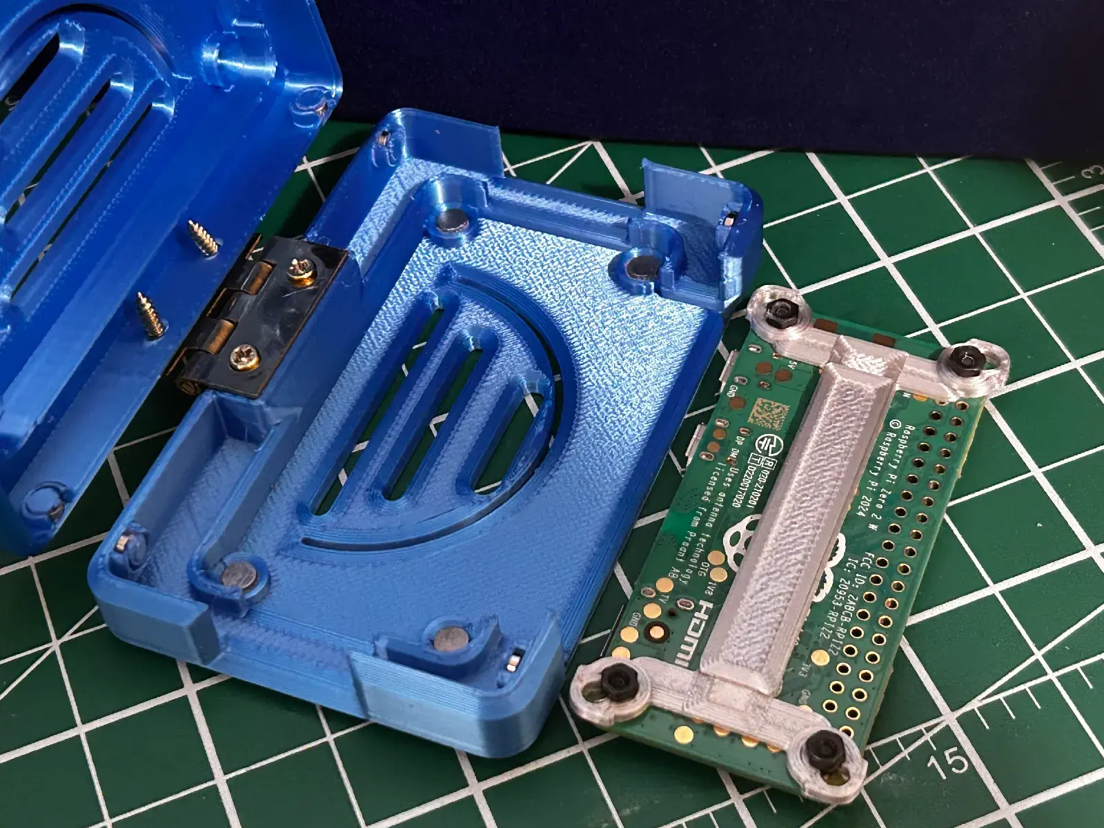 Miniatura 3 do modelo 3D Ground Zero- hinged Pi Zero2W case-v1