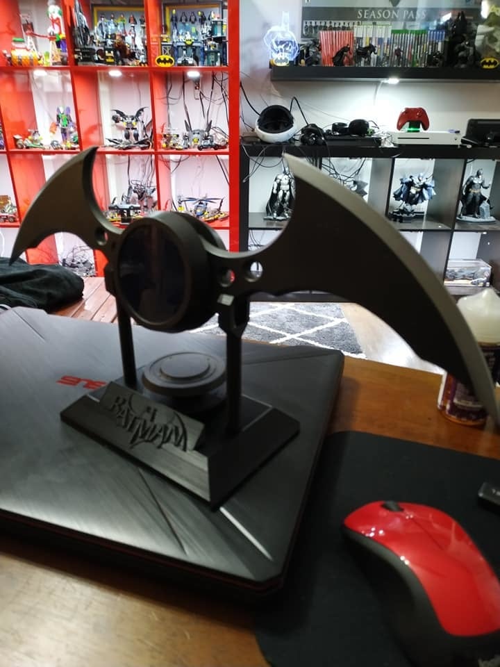 Arkham Batman Life size Batarang & Grapple Gun Display Stand