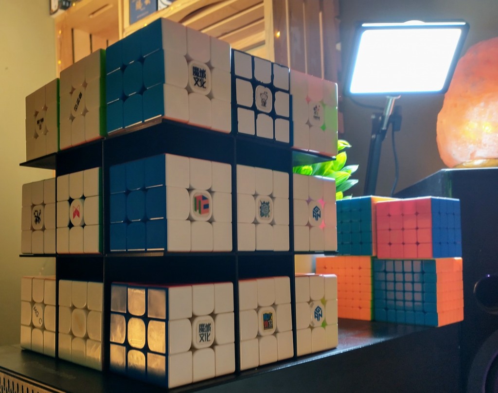 Stackable 3x3 Rubik's cube organizer