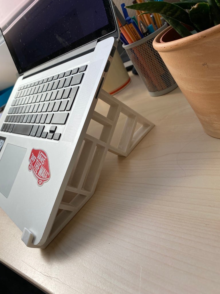 MBP stand (The geometric stand for MacBook Pro Retina - remix)