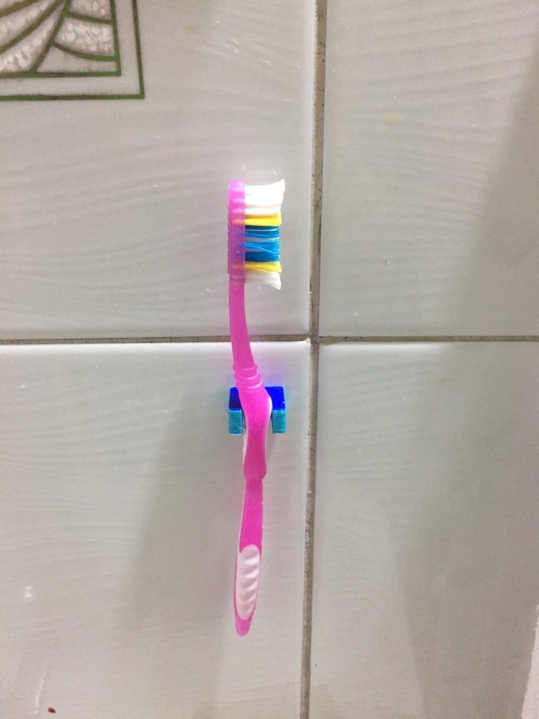 Sujeta cepillo/ Toothbrush holder