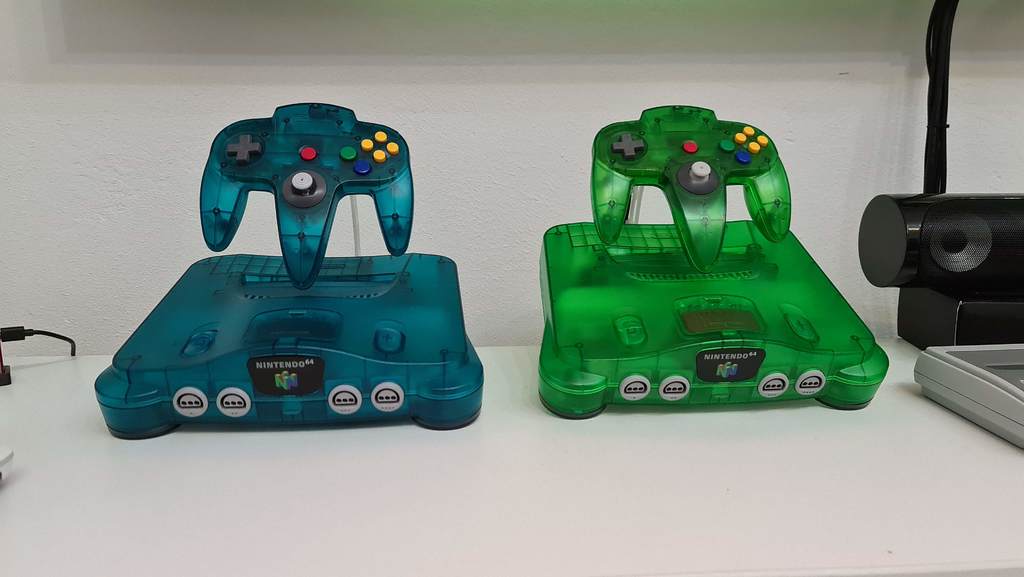 Nintendo 64 - Console + Controller (Display Stand)