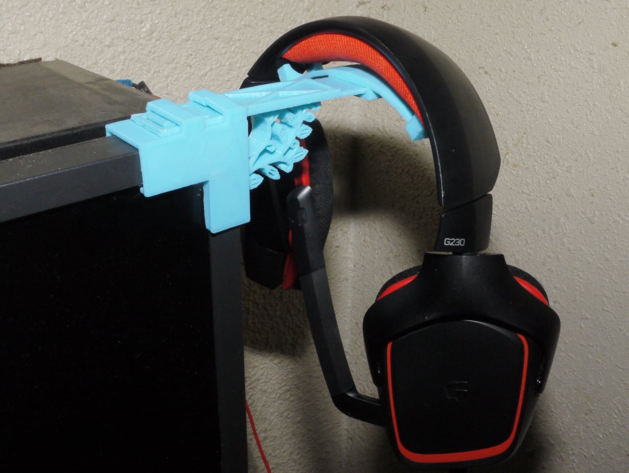 Clip-on Headphone Hanger