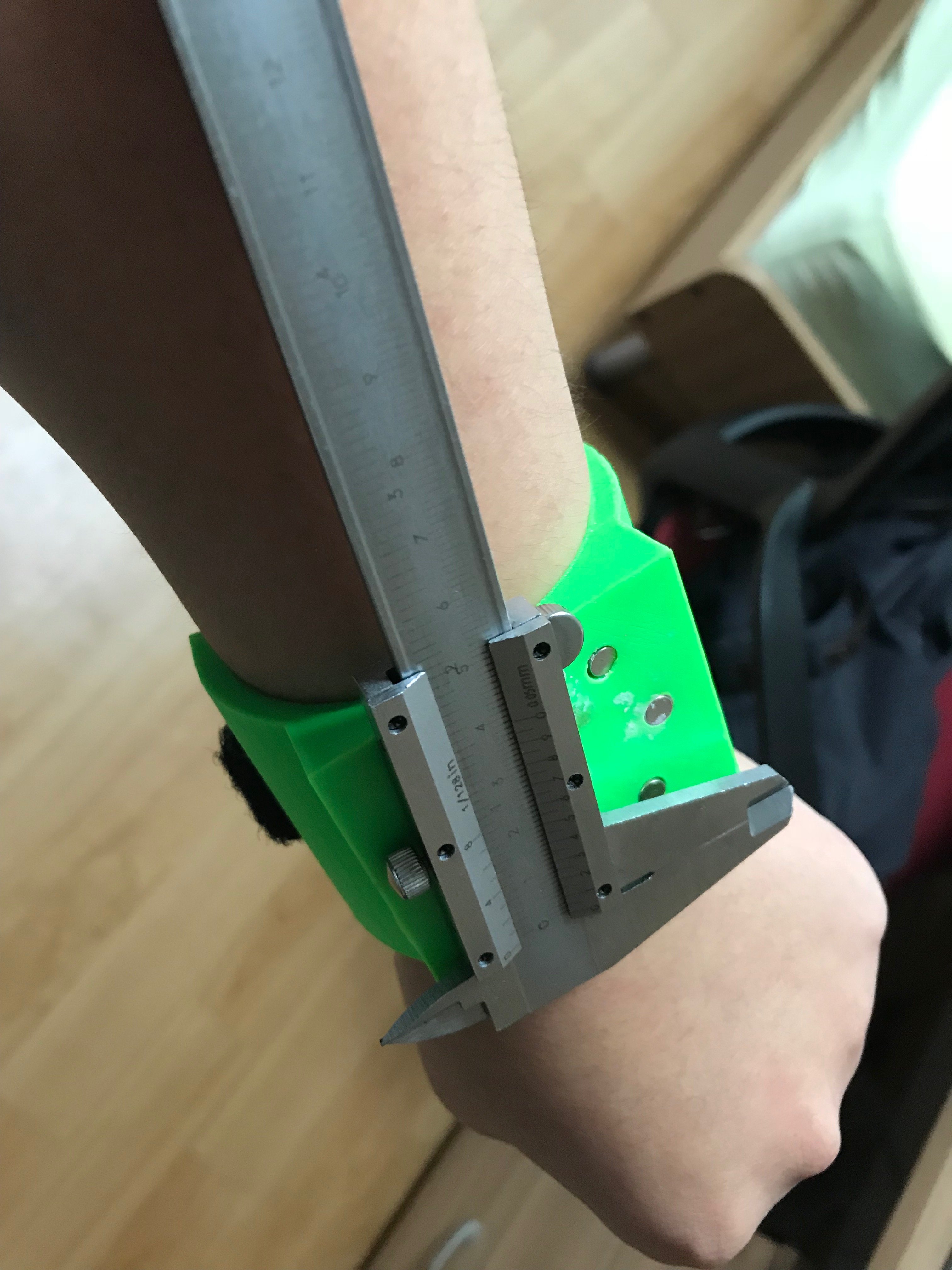 Magnetic bracelet for metal tools