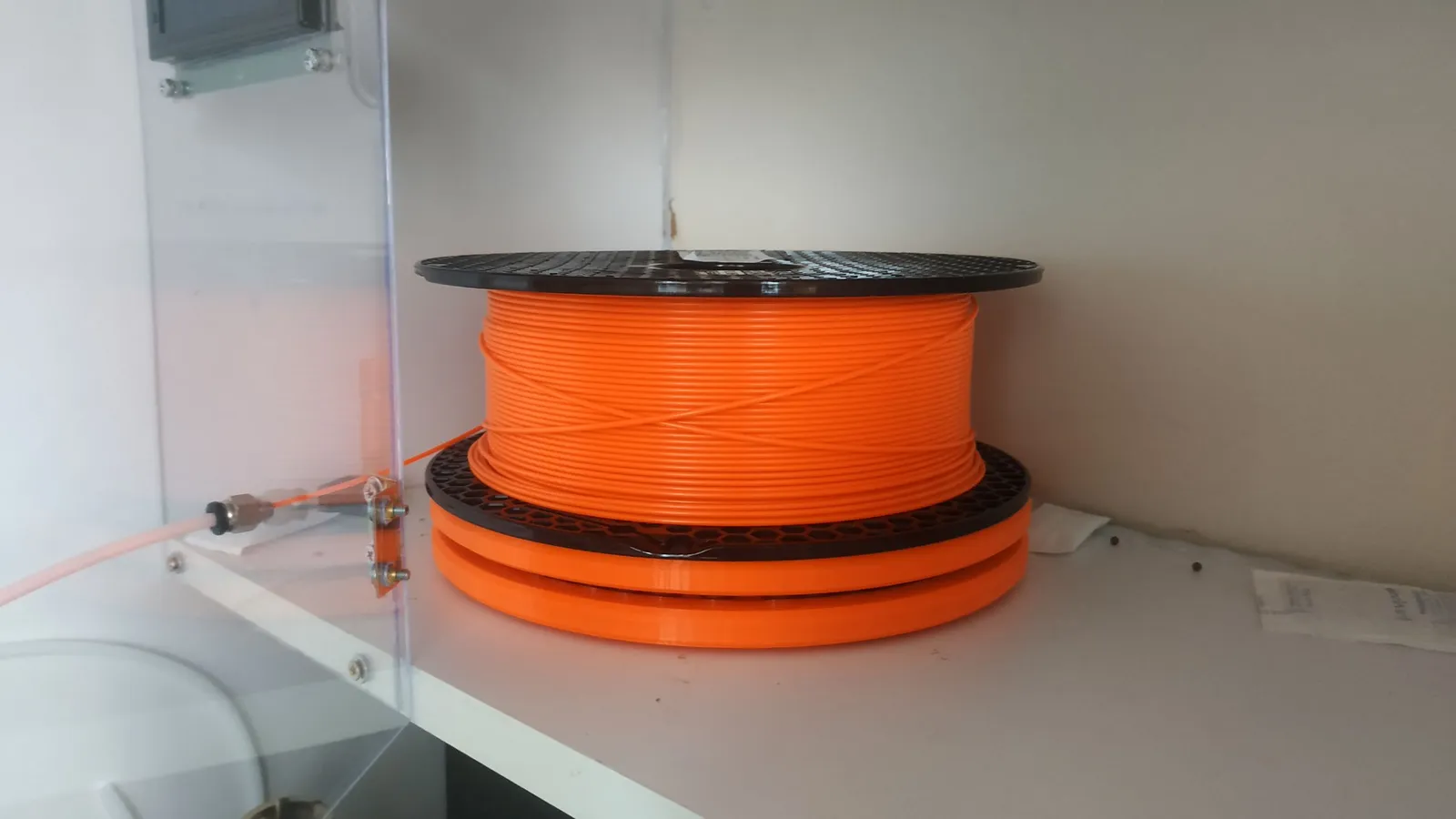 Horizontal spool roller