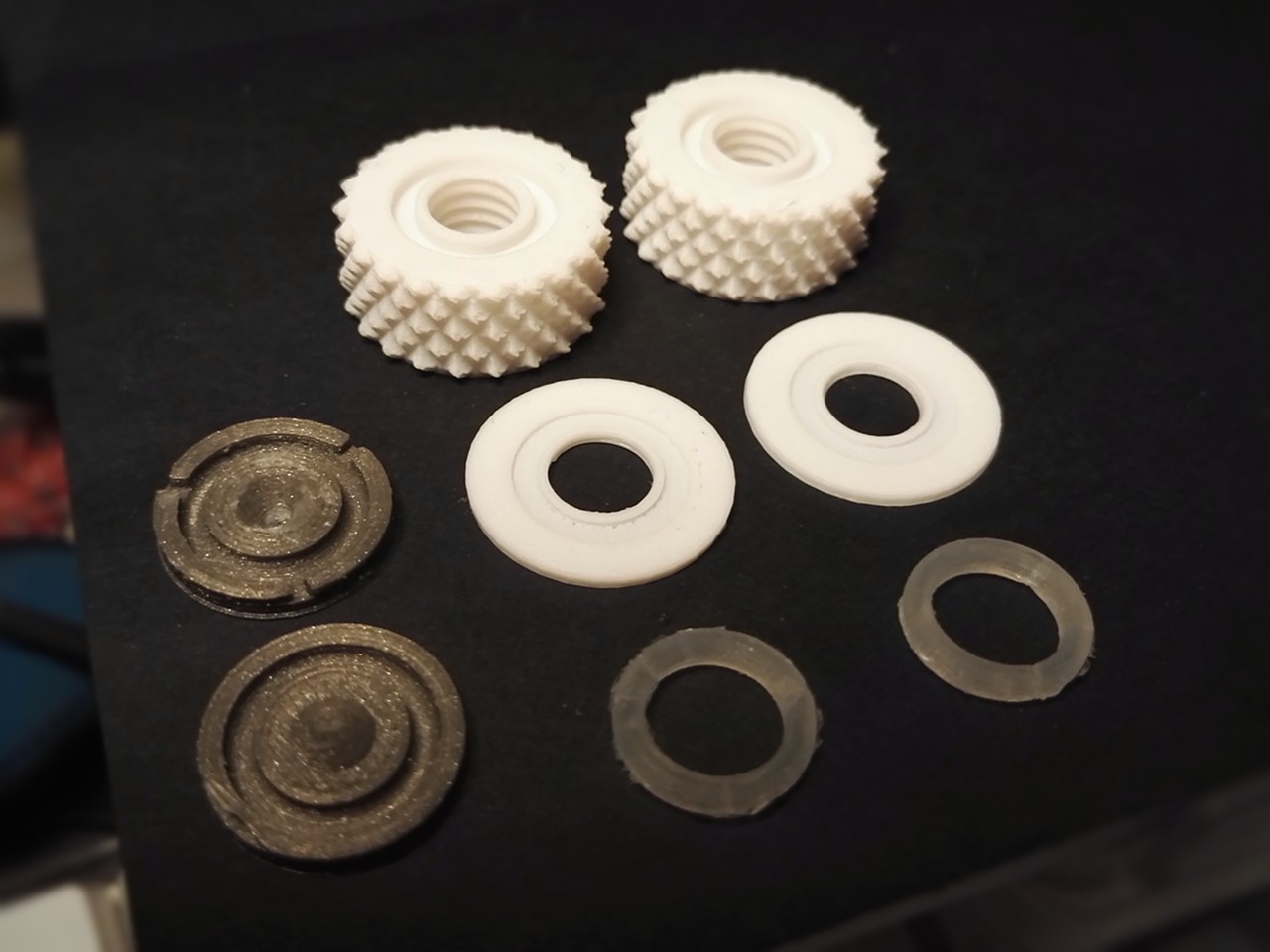 Spring-loaded Knobs for Adjustable Glass Bed Bracket