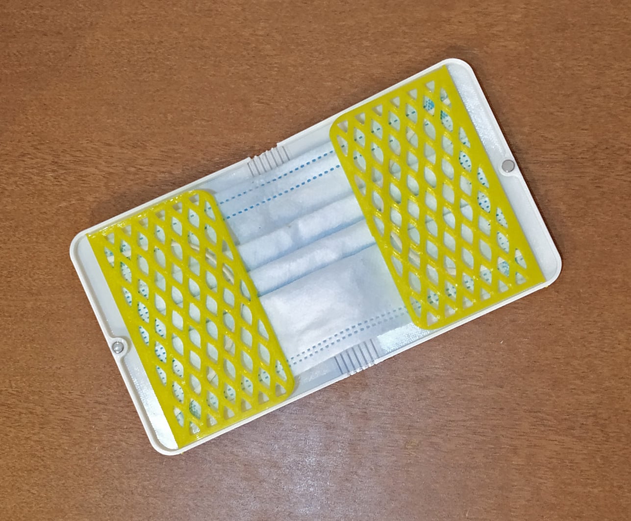 Foldable surgical mask case