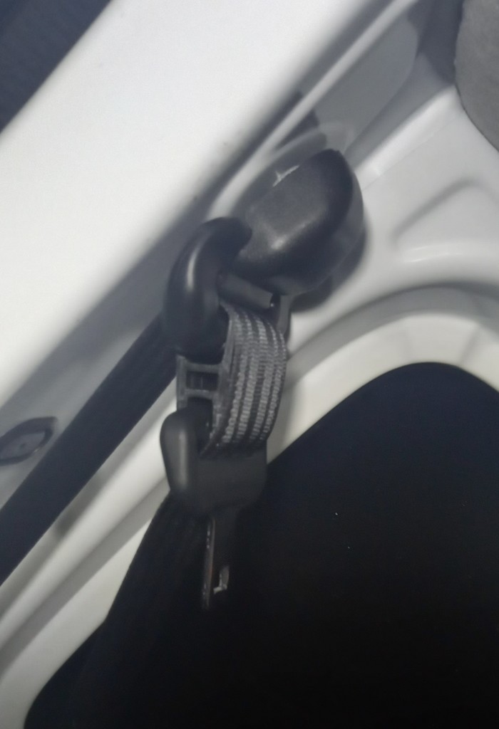 Suzuki Jimny <2018 seatbelt clip