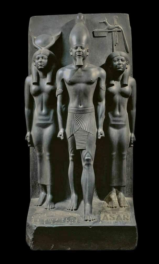 Triad Statue of king Menkaure