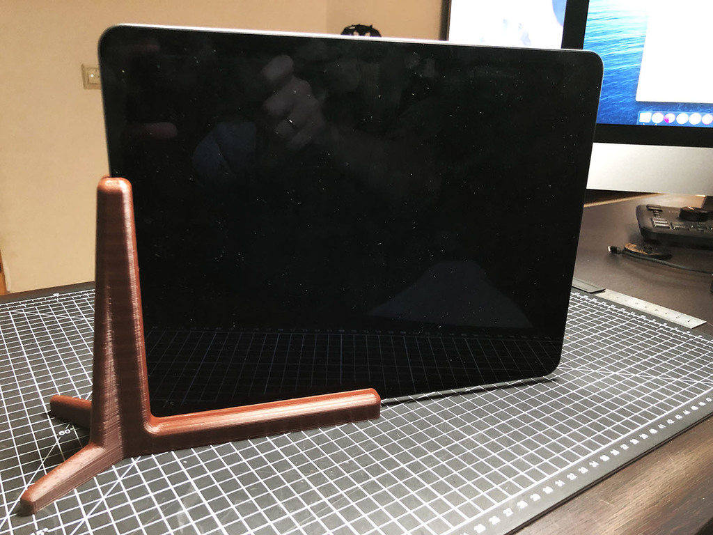 Vertical stand for IPad pro 2020