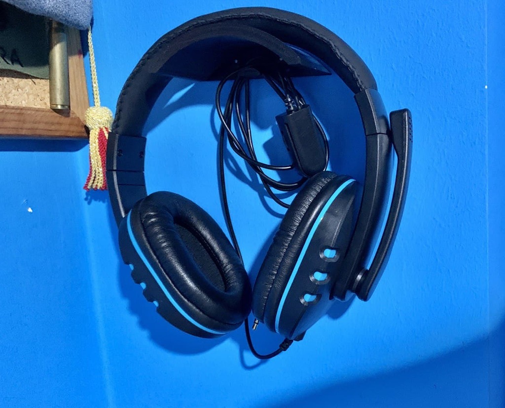 Headphone wall mount