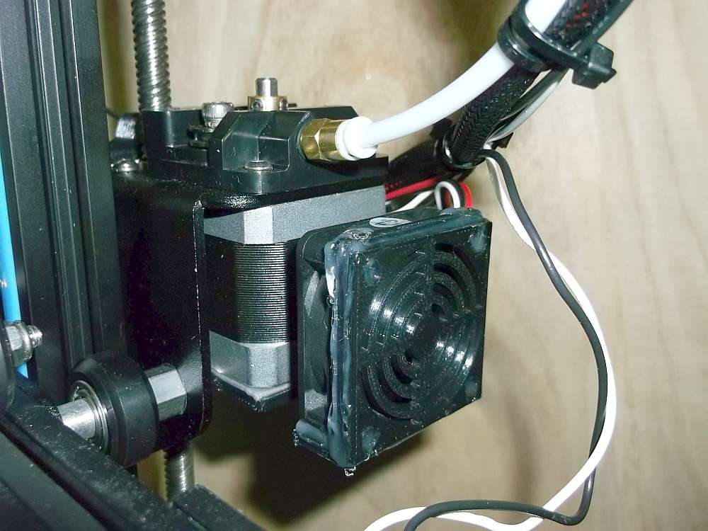 Ender2/HICTOP 3DP-21_stay for cooling the Extruder stepping motor.