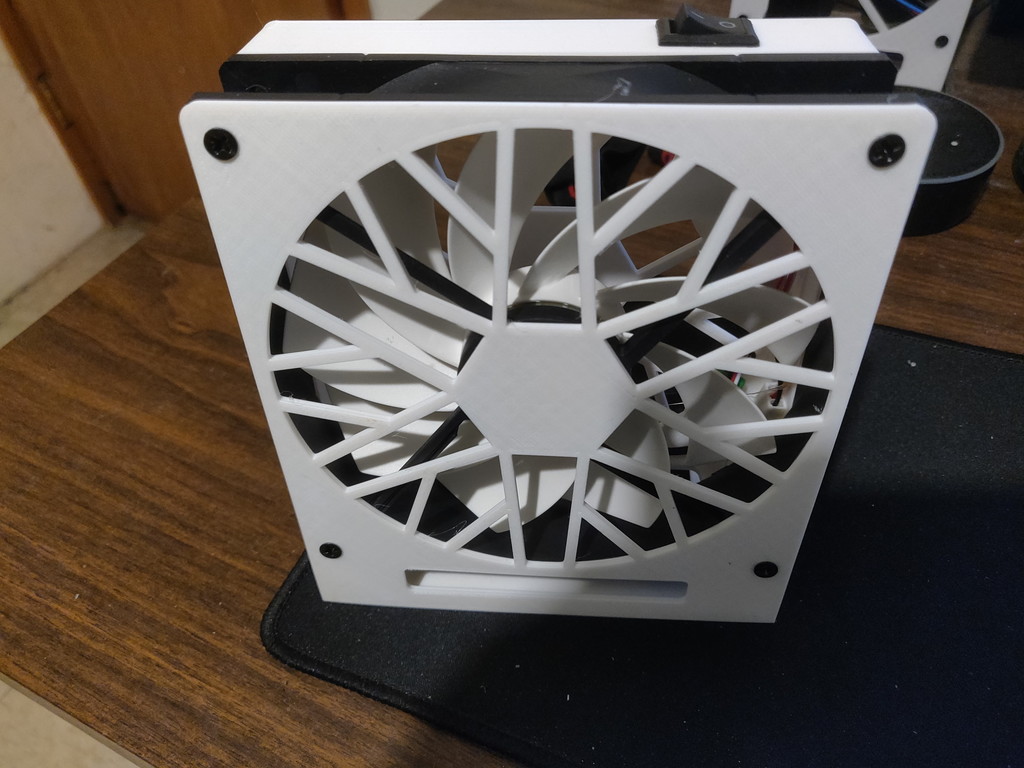 Desktop fan for 140mm fan