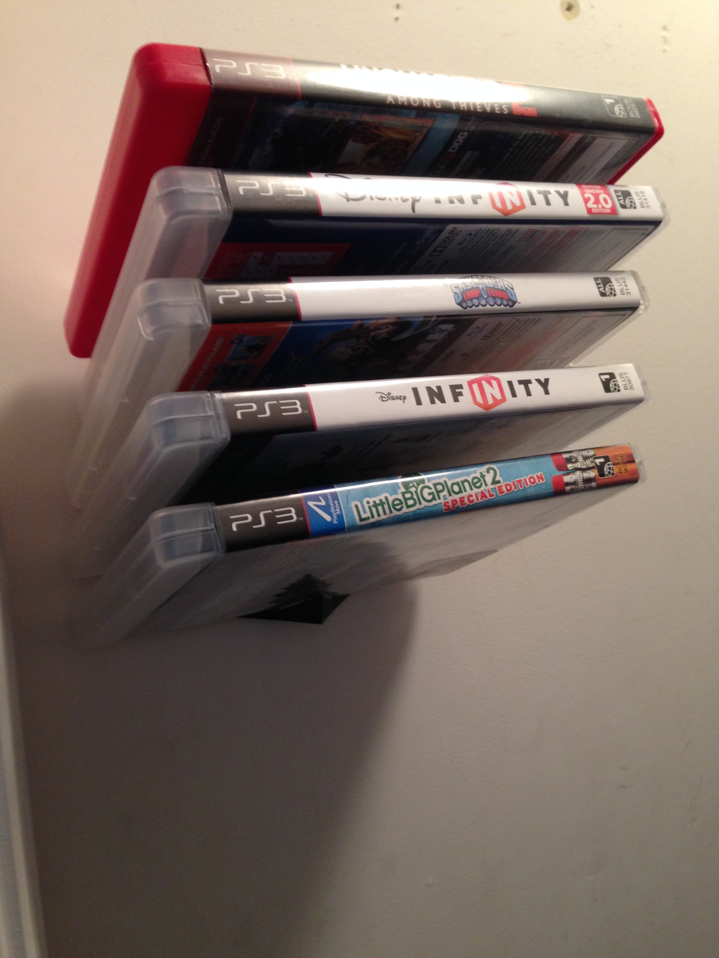Parametric DVD wall hanger - For small build volumes.