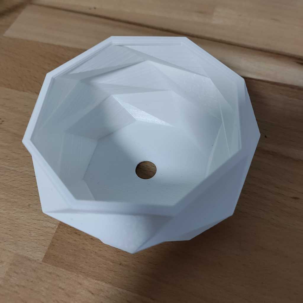 Low Poly Planter - Wide Top (with drainage hole)