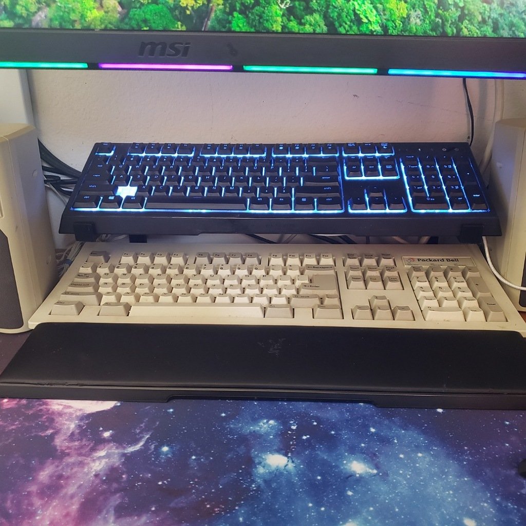 Keyboard riser for 5mm desks