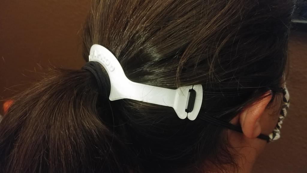 Mask strap for pony tail hairstyle