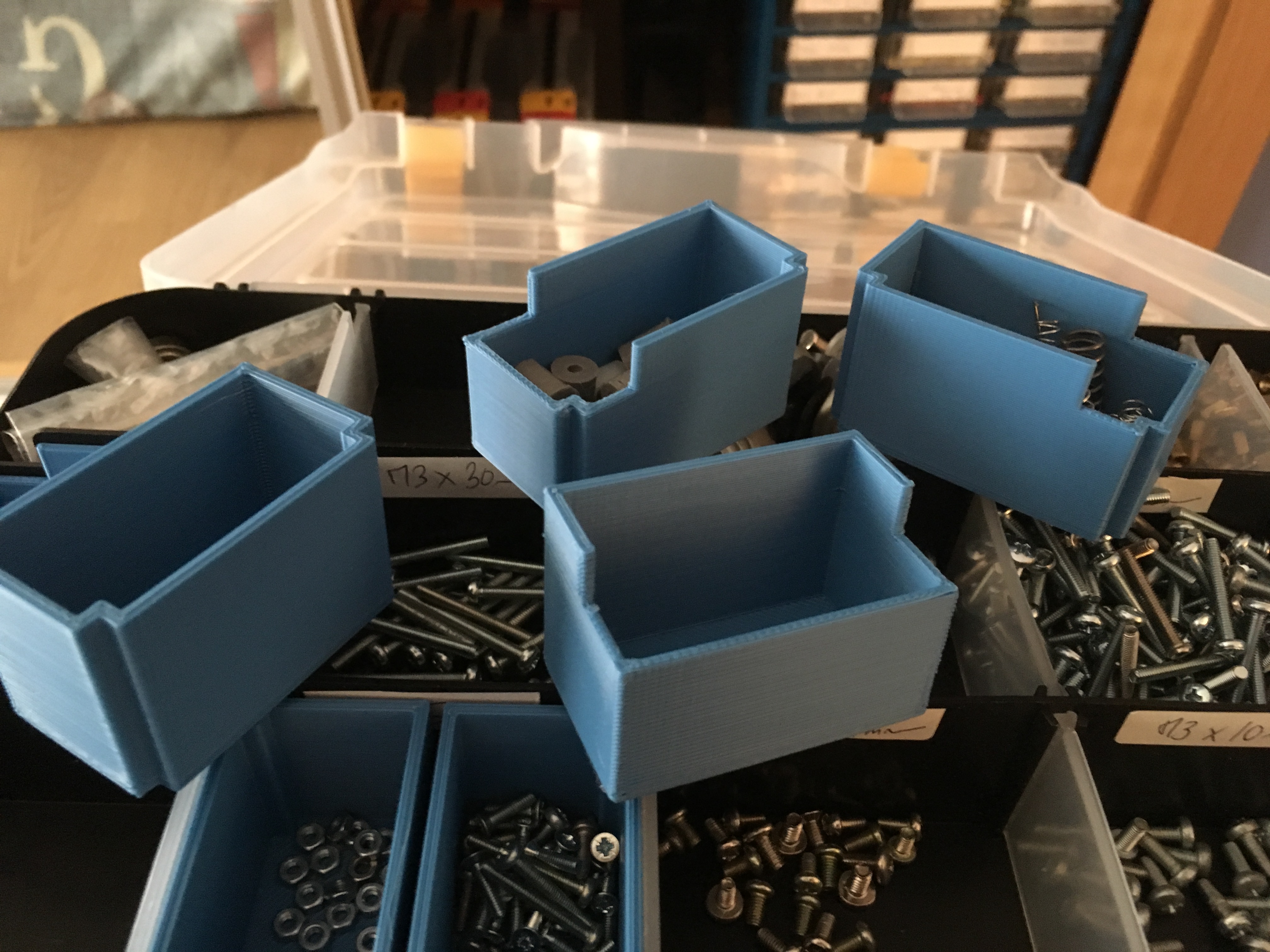 Small boxes for dividing double side storage box compartments