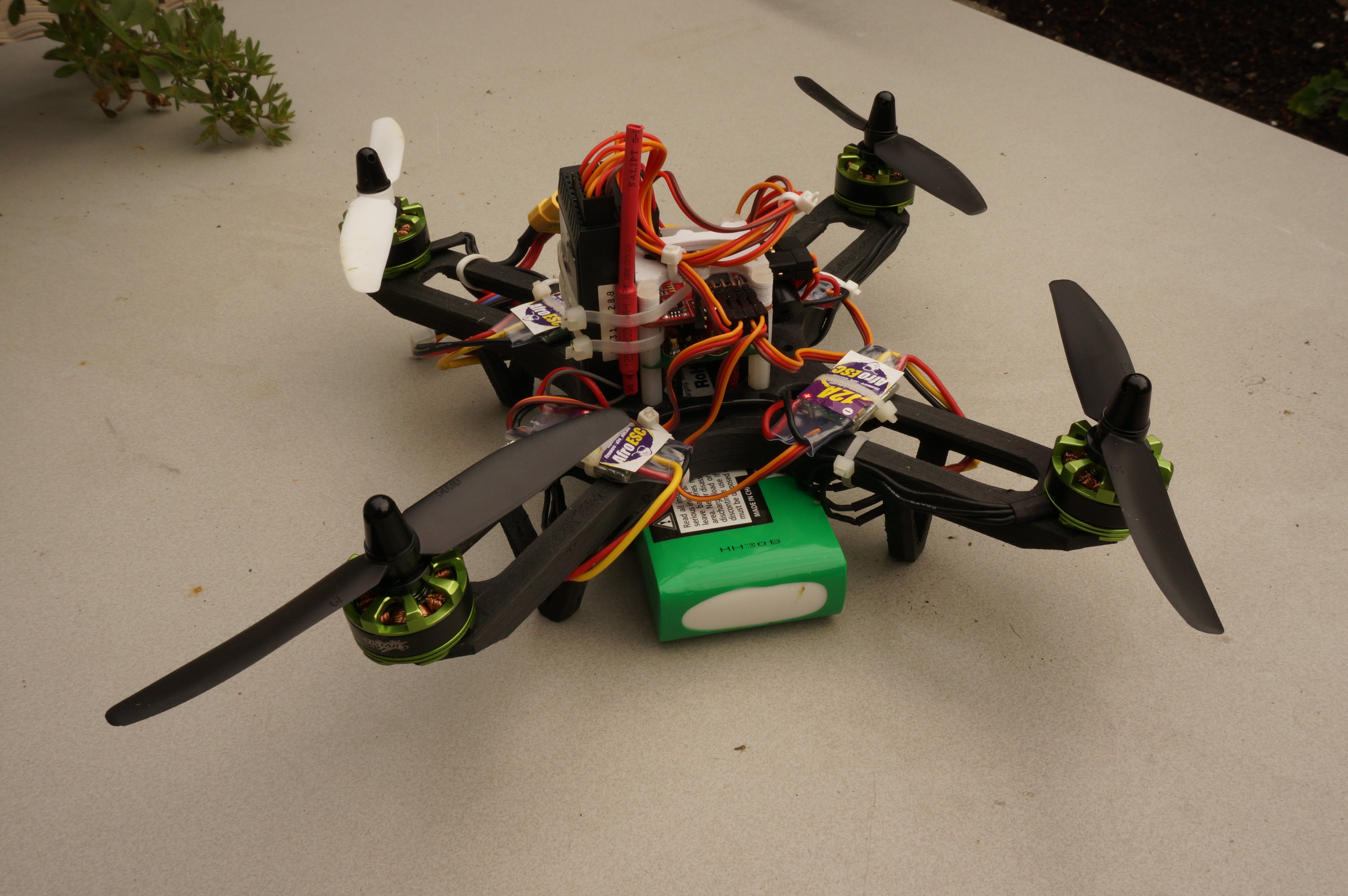 Lightweight single part quadcopter frame (236mm)