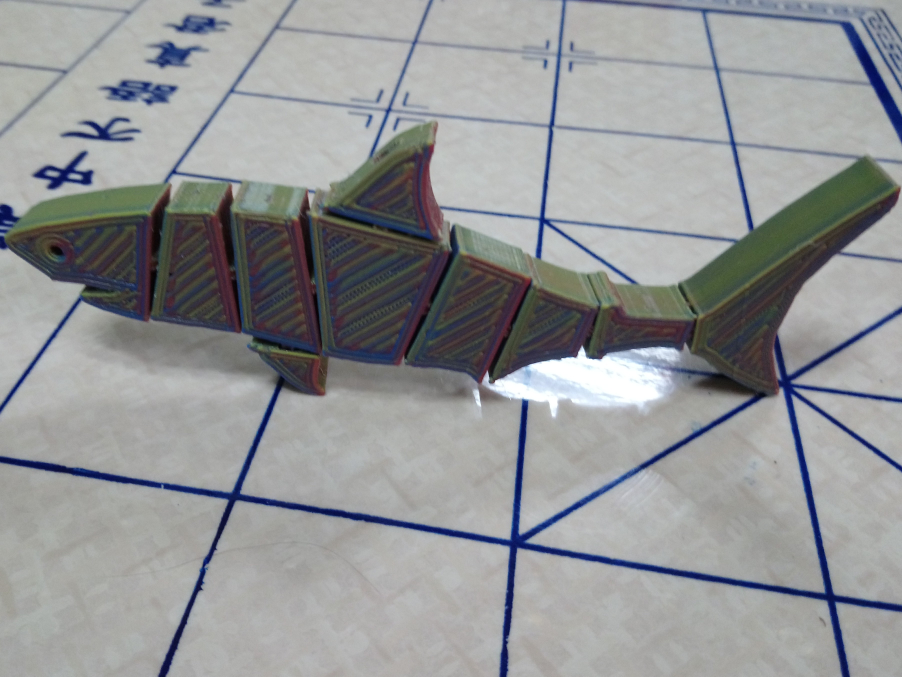 Flexi shark with hidden links