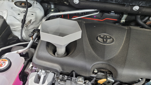Toyota Oil Funnel 37x3.0 Thread