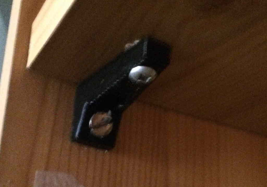 Shelf bracket (réparation étagère)
