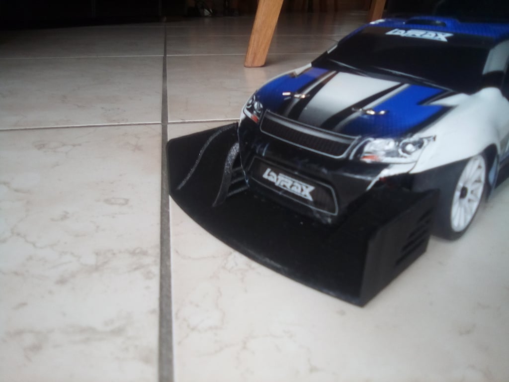 Latrax Rally - front blade