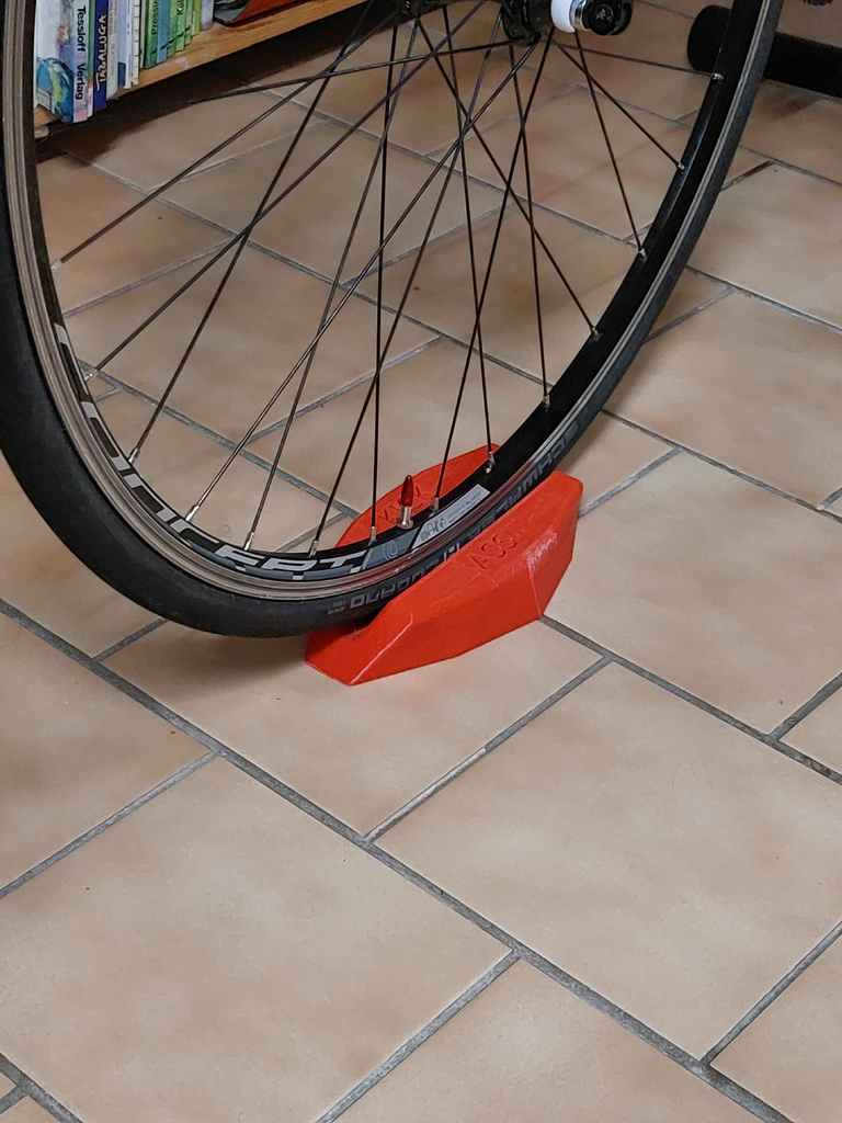 Bike front wheel support - home training