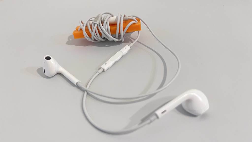 Simple Wired Headphone Holder