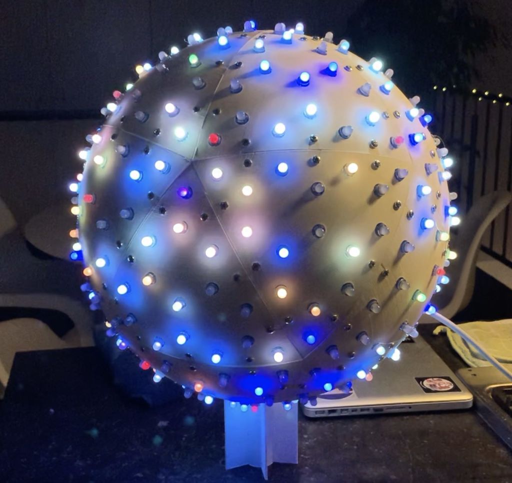 LED sphere with 320 LEDs