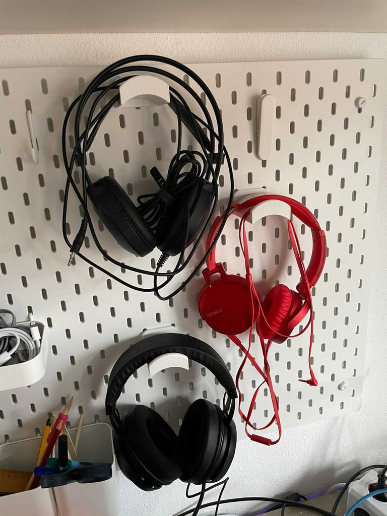 Headphone Holder for IKEA Skadis hooks attached