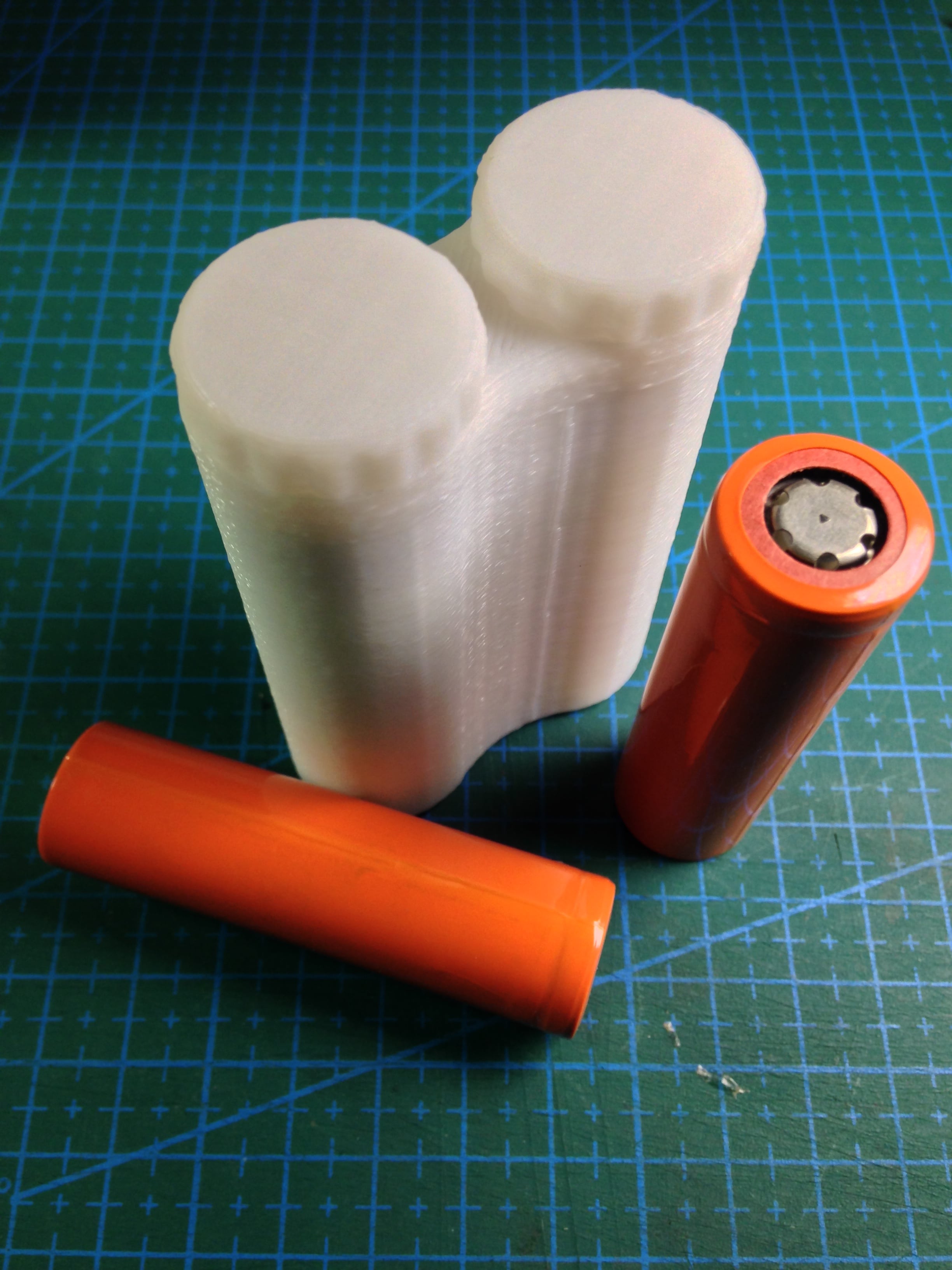 Dual 18650 batteries container