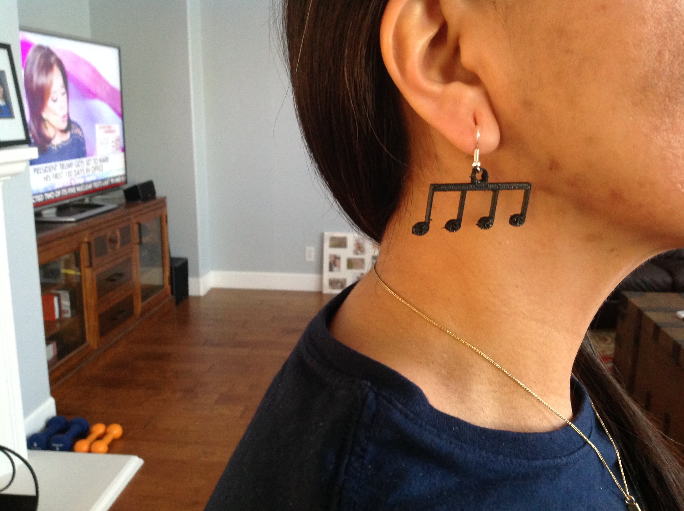 Eighth note earring