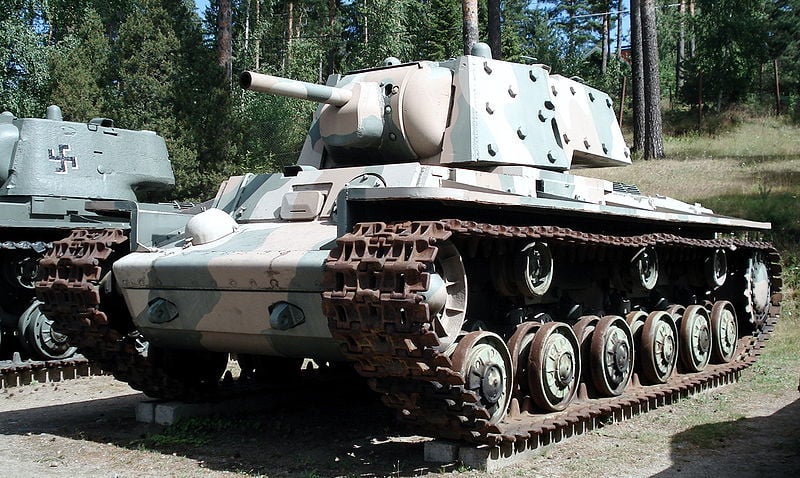 Tank KV-1 (Ekranami)