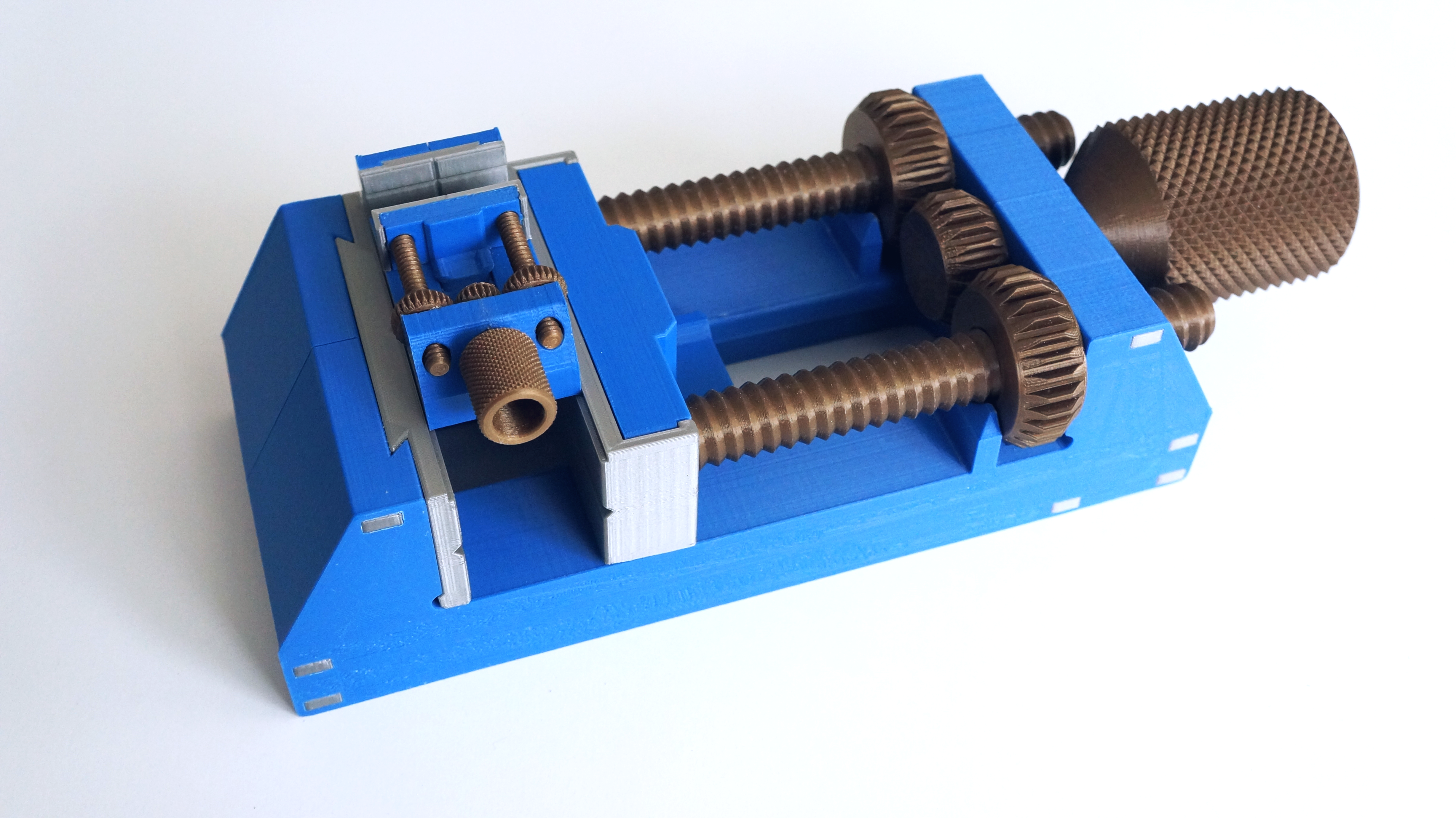 Low overhang threaded rod