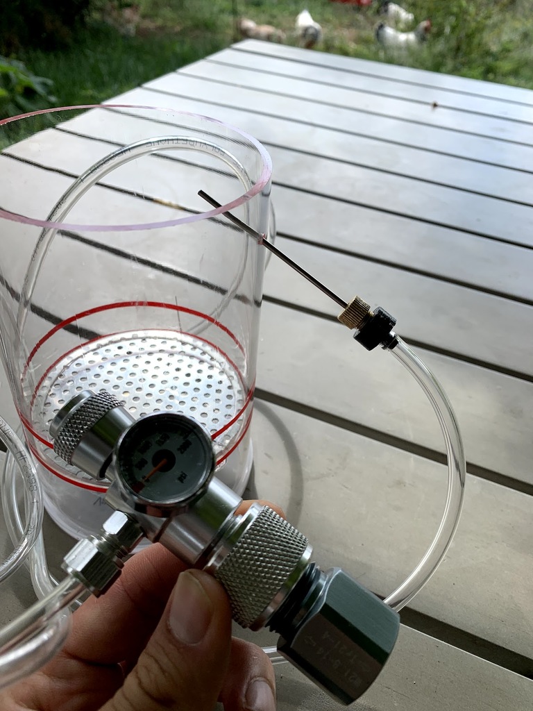CO2 aquarium tube adapter for varroa control with sodastream