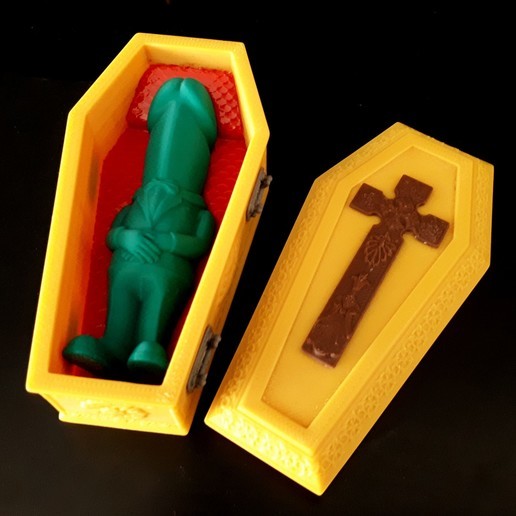 NSFW : Dick in a coffin